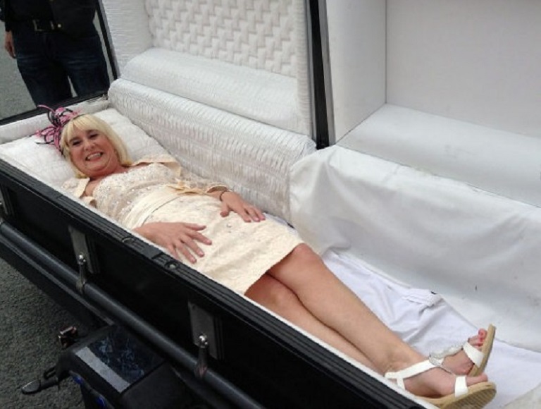 Így még nem vonult menyasszony oltár elé