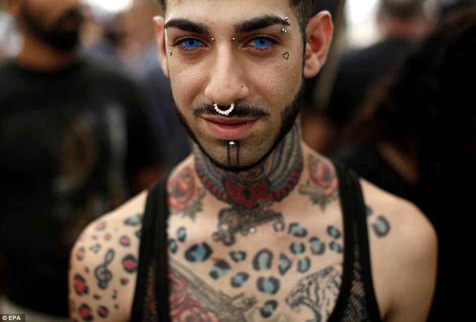  Szemtetoválás, hátpiercing - bevállalnád? 