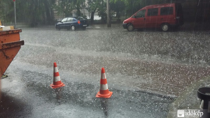 Így tombol a jégeső Budapesten - fotó