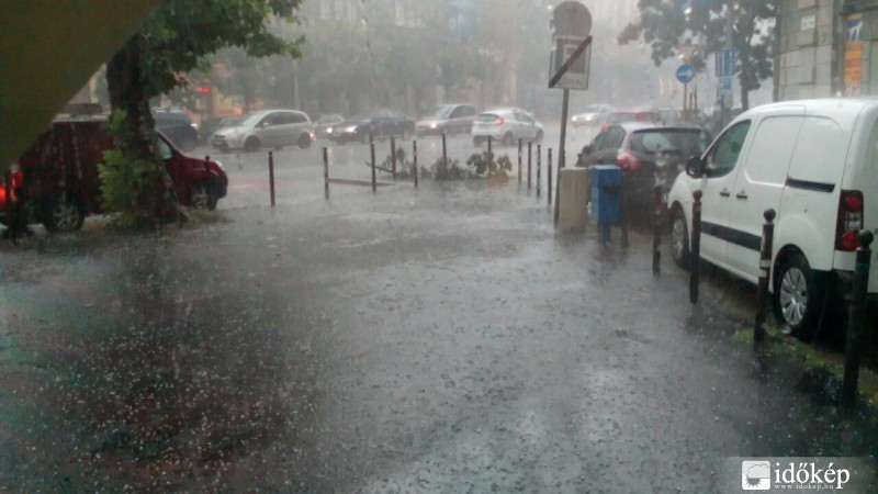 Így tombol a jégeső Budapesten - fotó