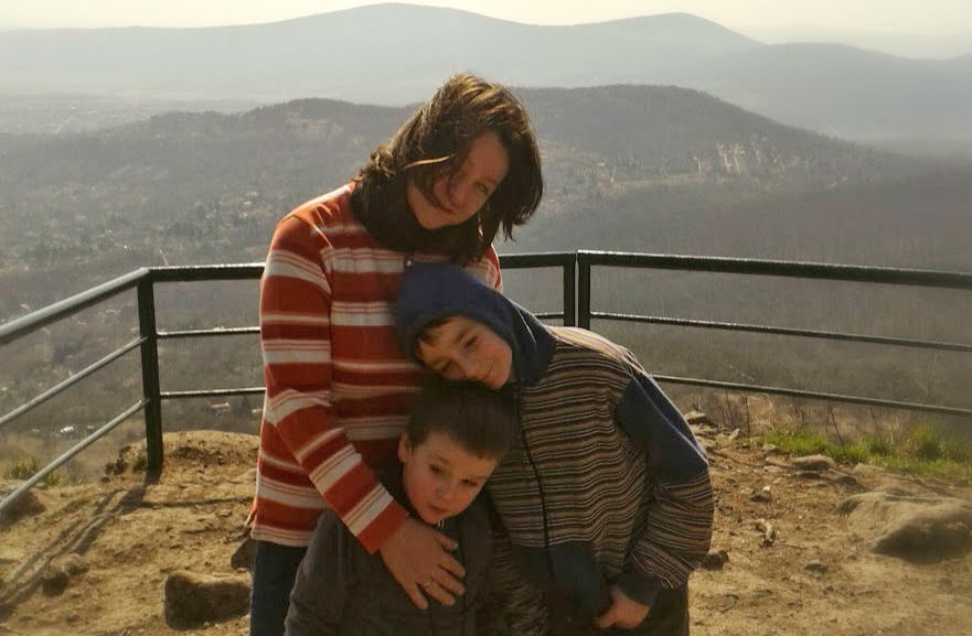 Ágota és fiai a Kőhegyi kilátónál (Fotó: Fotó: magánarchívum)