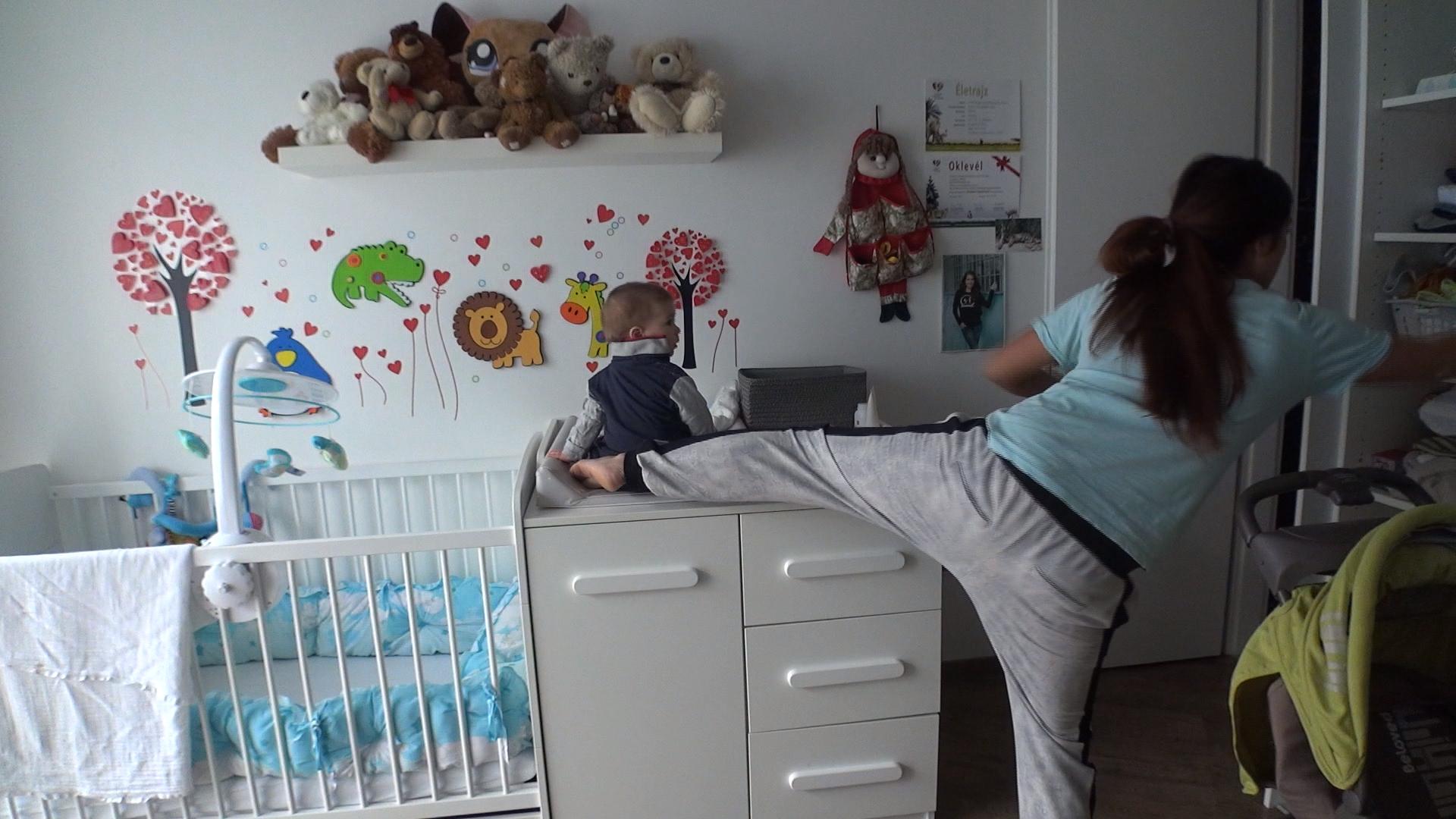 Szelfi: Horváth Gréta megmutja, hogy kell kreatívan pelenkázni Szelfi: Horváth Gréta megmutja, hogy kell kreatívan pelenkázni