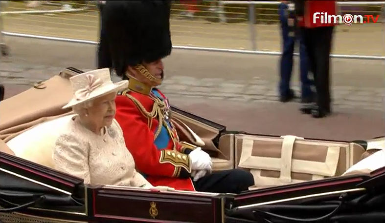 Katalin hercegnő 6 héttel a szülés után, részt vett a királynő parádéján - képek