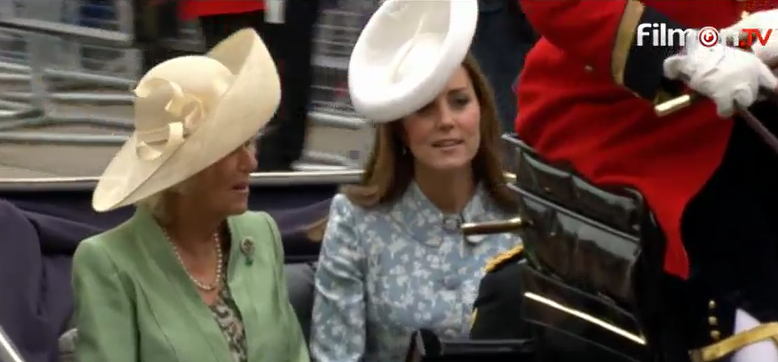 Katalin hercegnő 6 héttel a szülés után, részt vett a királynő parádéján - képek