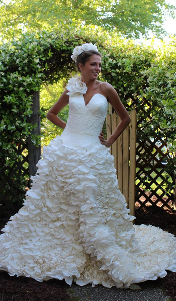 Nem fogod elhinni, miből készültek ezek a menyasszonyi ruhák! - fotók