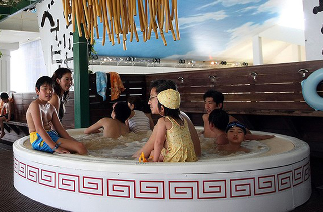 Levesben fürdenek a japánok Levesben fürdenek a japánok