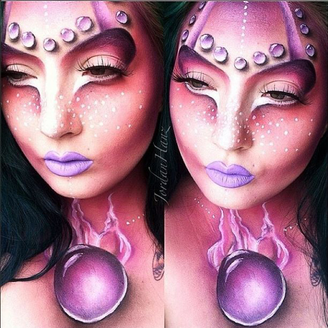 Elképesztő átváltozásokra képes ez a nő - képek