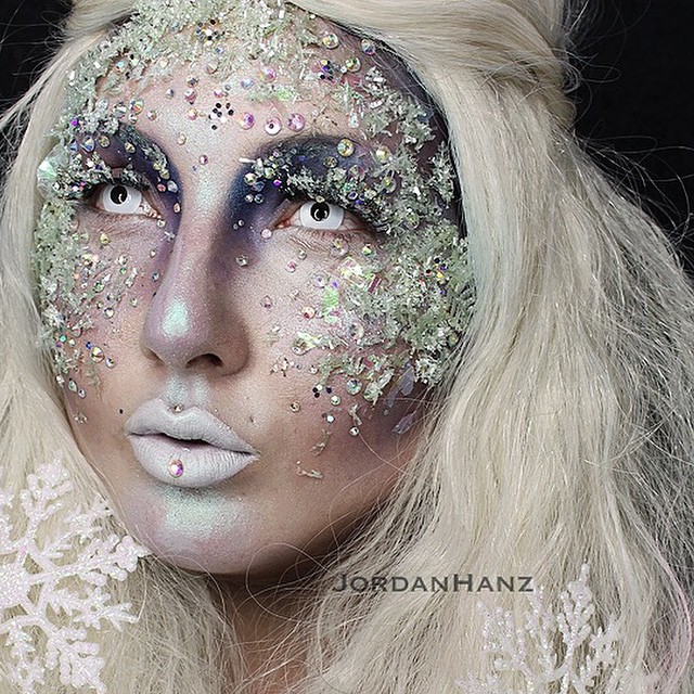 Elképesztő átváltozásokra képes ez a nő - képek