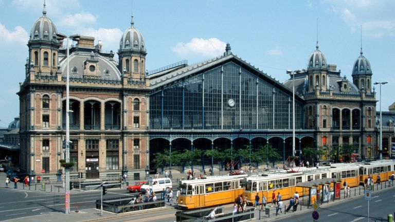 Két hétre bezárják a Nyugati pályaudvart Két hétre bezárják a Nyugati pályaudvart