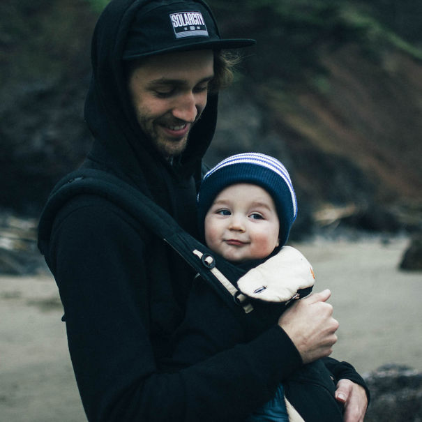 A nap legkreatívabb apukája: rajzokkal tanítja kisfiát a betűk ismeretére