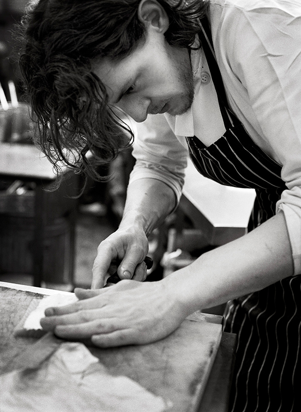 Döbbenetesen jó fotók az első sztárszakács konyhájából Döbbenetesen jó fotók az első sztárszakács konyhájából