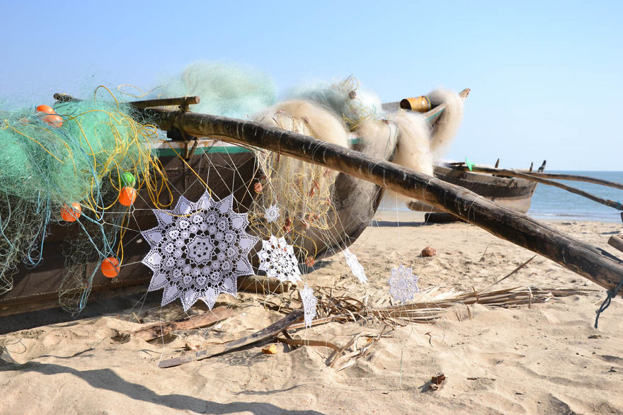 Titokzatos horgolások bukkantak fel a utcákon a világ minden táján