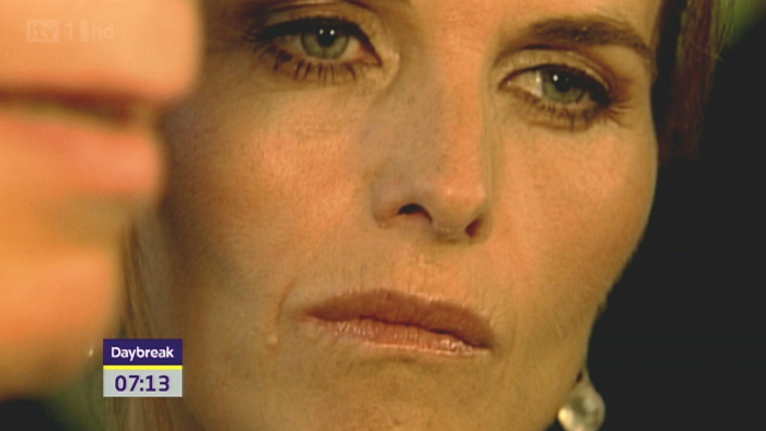 A botrány kitörése után a Daybreak műsorban beszélt először Schwarzenegger, felesége végig megőrizte a méltóságát