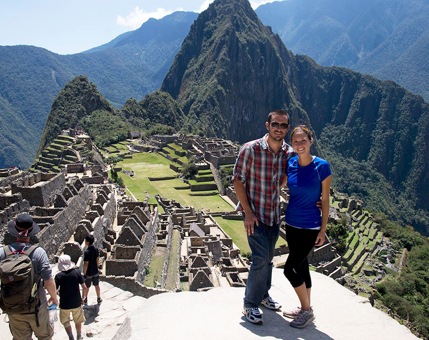 Mindenüket eladta a pár és most macskájukkal hajózzák körbe a Földet - fotók