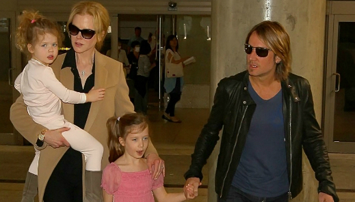 Ritkán készül olyan kép, ahol Kidman lányainak arca is jól látható