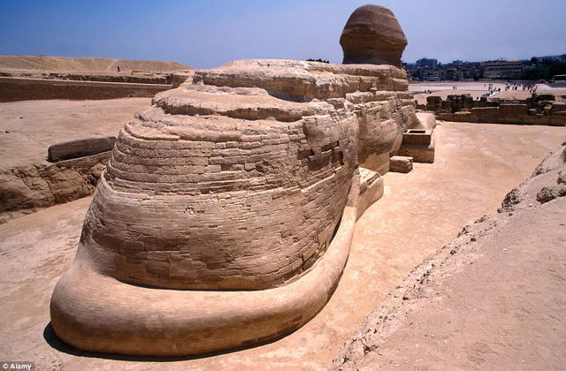 Így még nem láttad a világ legismertebb turistalátványosságait - fotók