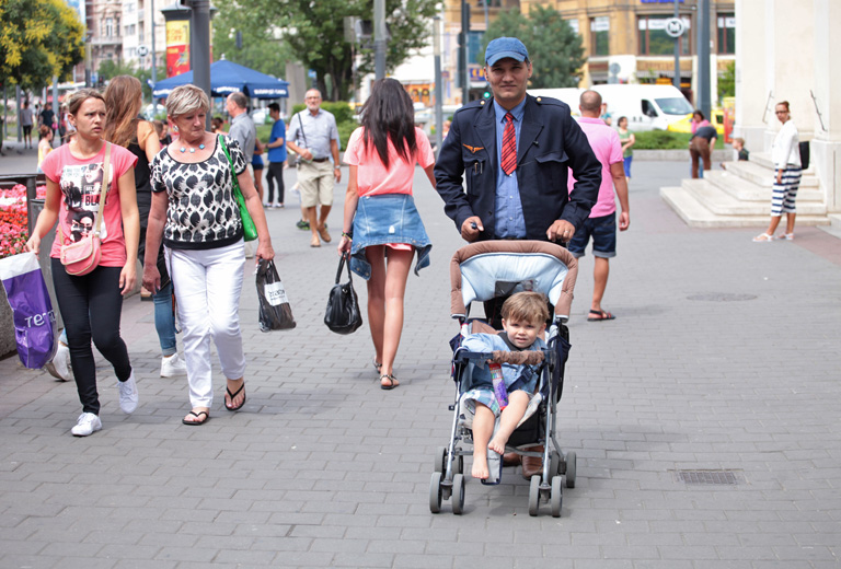 Nevelőotthonból a fellegekbe - interjú Vári Zsolt festőművésszel