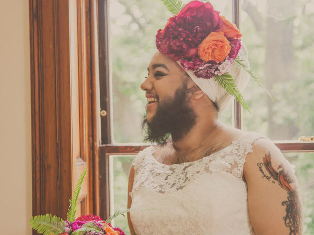 Menyasszonyi ruhában állt modellt az indiai szakállas nő - fotók