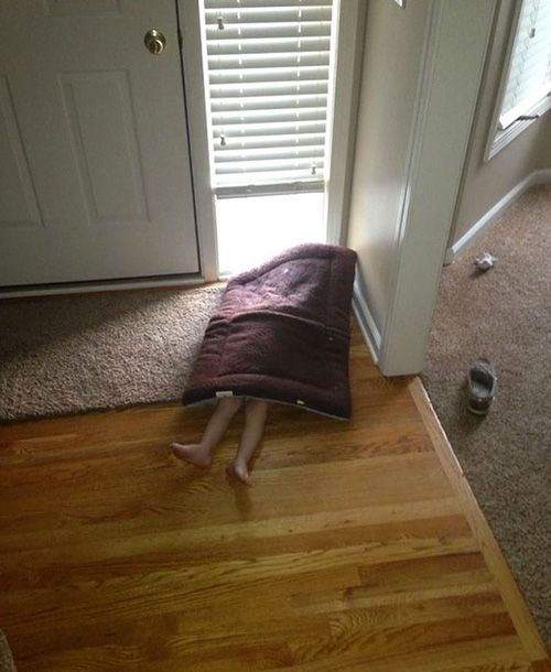 Megcsinálják a péntekedet a bénán bújócskázó gyerekek