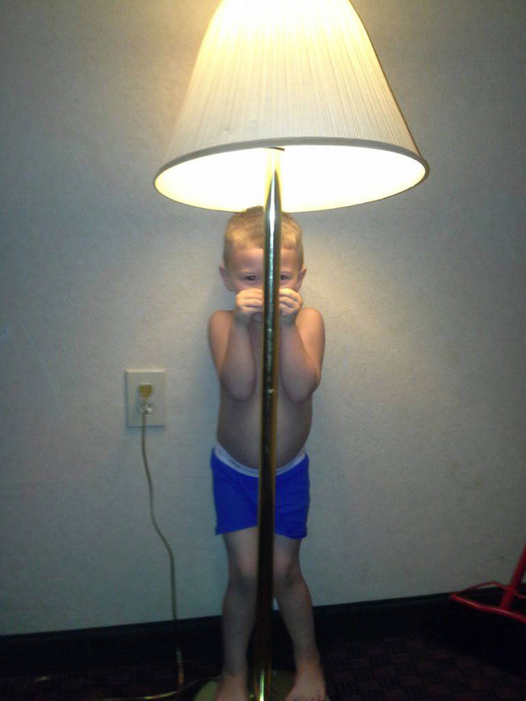 Megcsinálják a péntekedet a bénán bújócskázó gyerekek