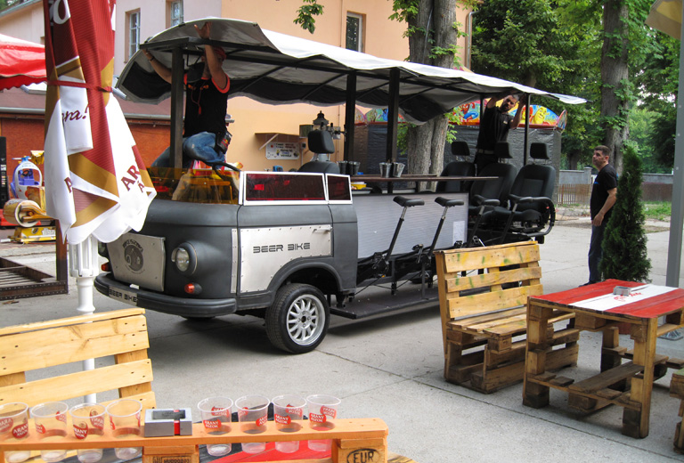 Ebbe a sörciklibe se tekertek eddig sok kilométert