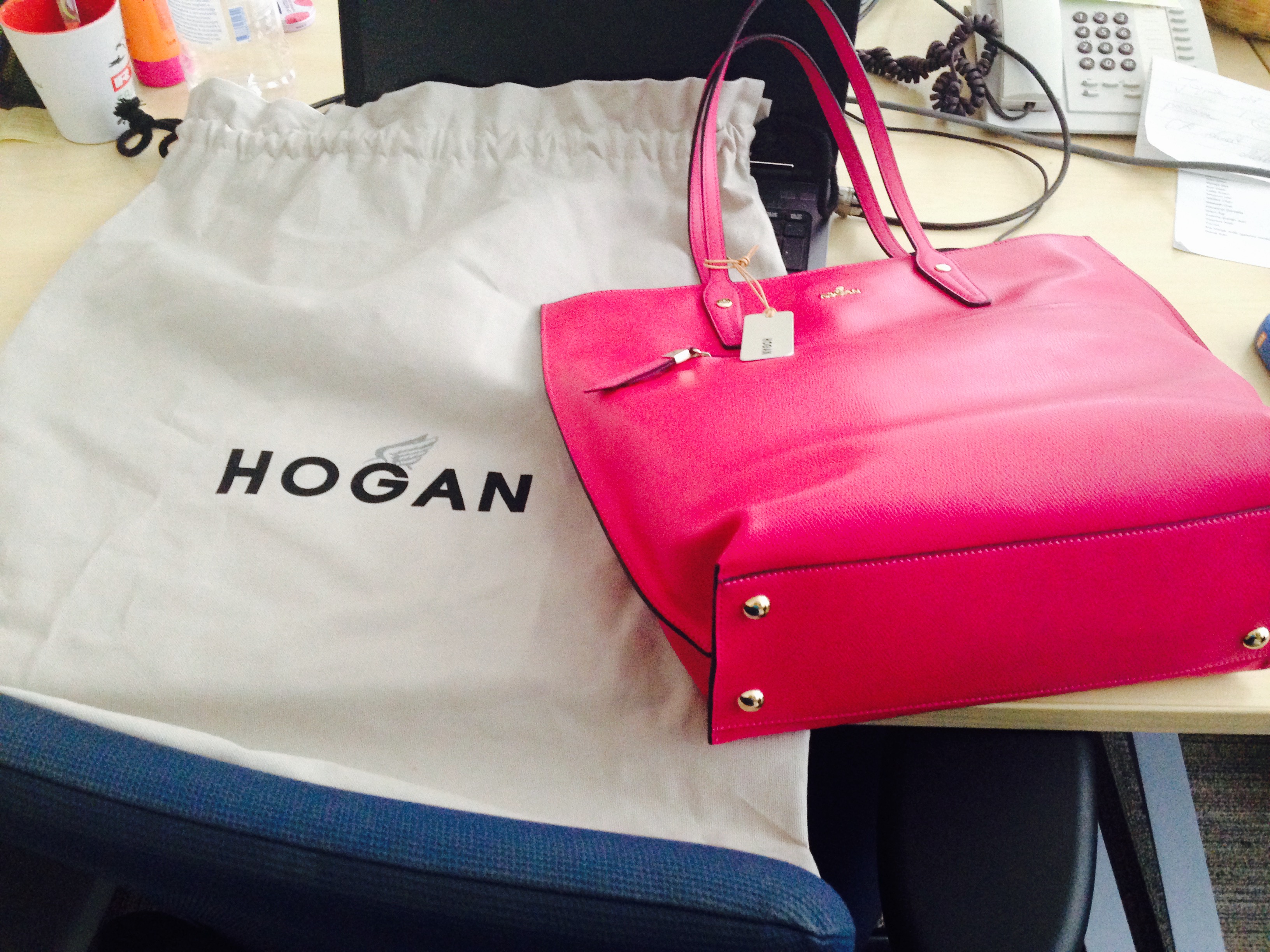 Ennyiért kelt el Gattyán táskája