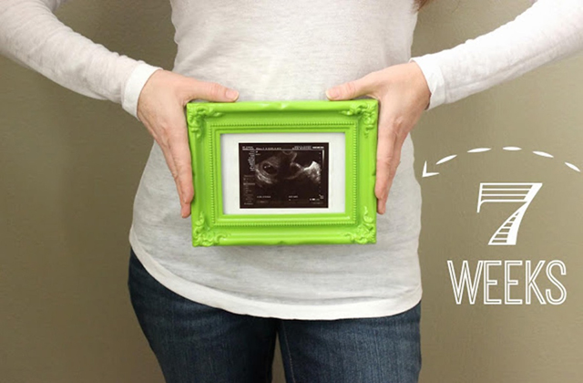 Zöldségekkel és gyümölcsékkel mutatta be babája fejlődését - fotók