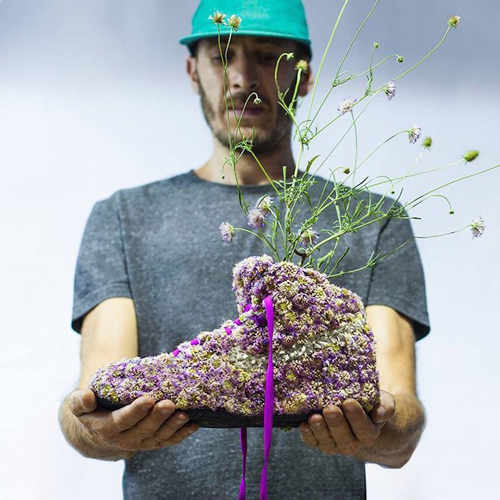 Sportcipőket alakított át minikertekké - fotók