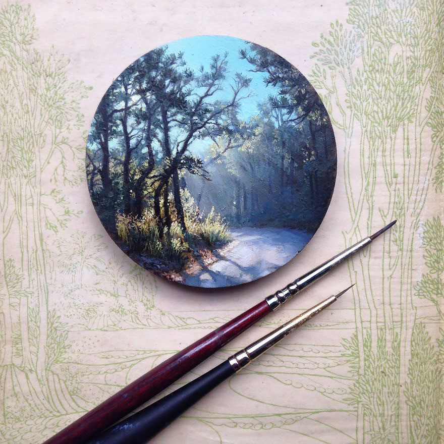 Elképesztő miniatűr festményeket készít egy művész - képek