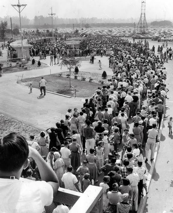 60 éve nyitotta meg kapuit az első Disneyland