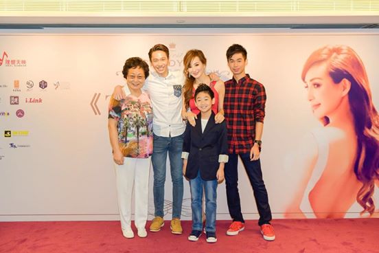 Ötven éves modell az internet sztárja