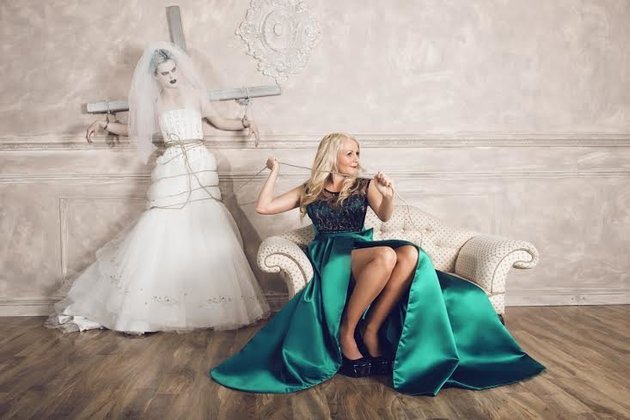 A menyasszonyi ruha után itt a válás ruhai!