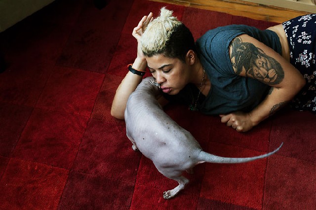 Így szeretik a nők örökbefogadott macskáikat - fotók 