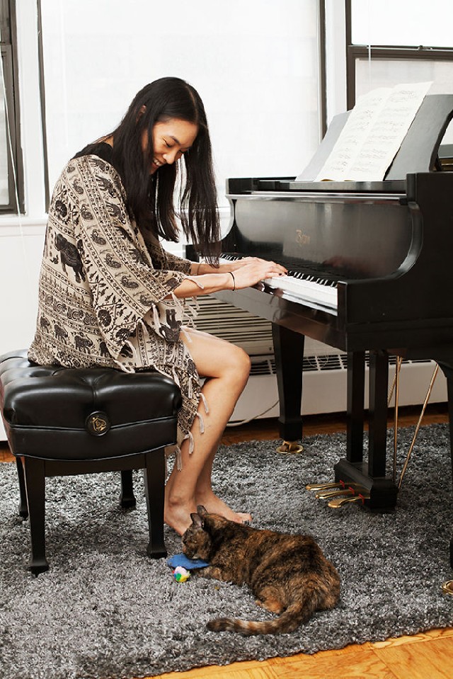 Így szeretik a nők örökbefogadott macskáikat - fotók 