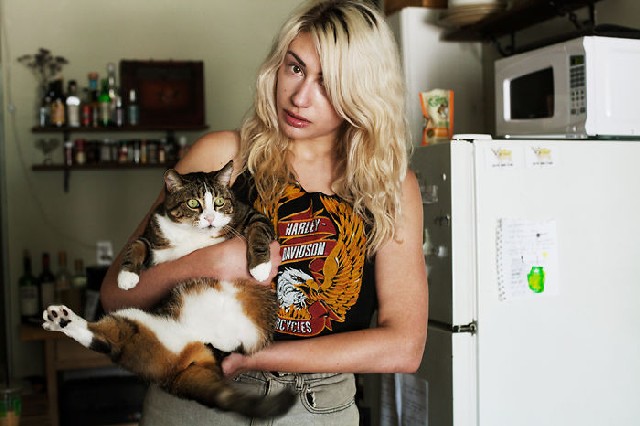 Így szeretik a nők örökbefogadott macskáikat - fotók 