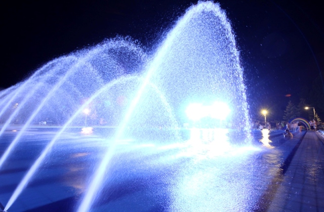 Strandok éjszakája: csobbanó programok országszerte