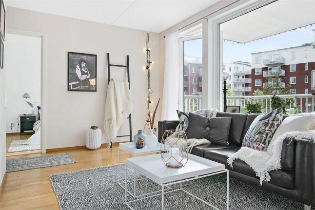 Svéd lakás nyári hangulatban