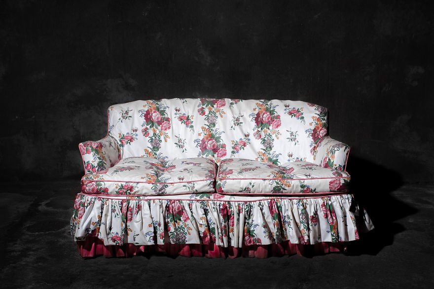 A székek, ha emberek lennének... - különleges fotósorozat