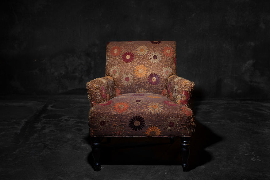 A székek, ha emberek lennének... - különleges fotósorozat