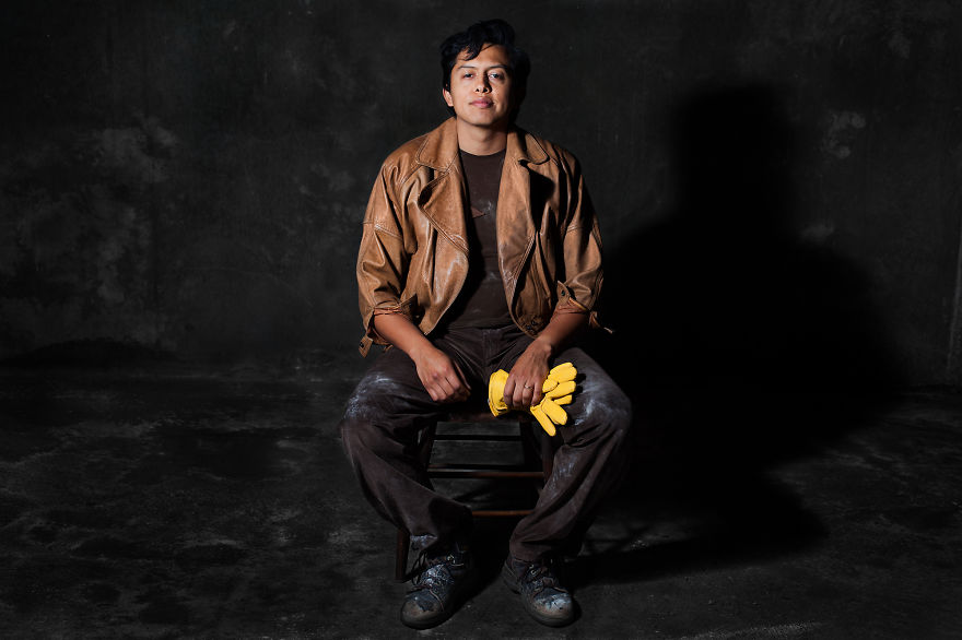 A székek, ha emberek lennének... - különleges fotósorozat