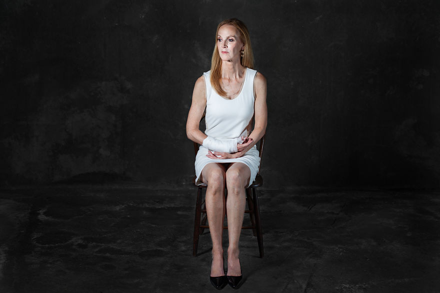 A székek, ha emberek lennének... - különleges fotósorozat