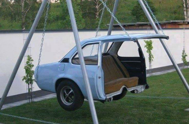 Hogy ne csak a lakásba, hanem a kertben is legyen valami autós dolog.