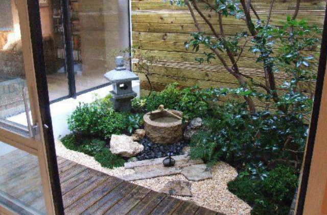 Nem is gondolnád milyen csodákat művel a kavicságy a kerteddel! Nem is gondolnád milyen csodákat művel a kavicságy a kerteddel!