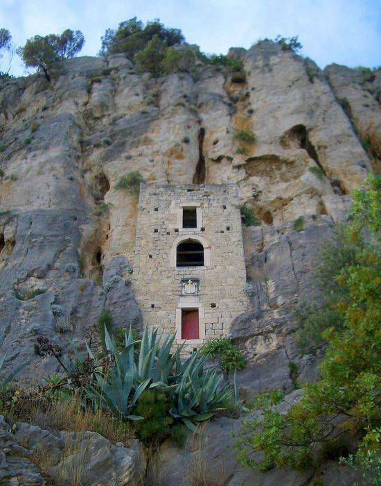 Elég nagy kihívás ide bejutni is.