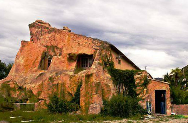 Legalább a téglára nem kellett költeni....