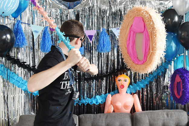 Vaginák mindenhol: így néznének ki a legénybúcsúk, ha a csajok szerveznék meg