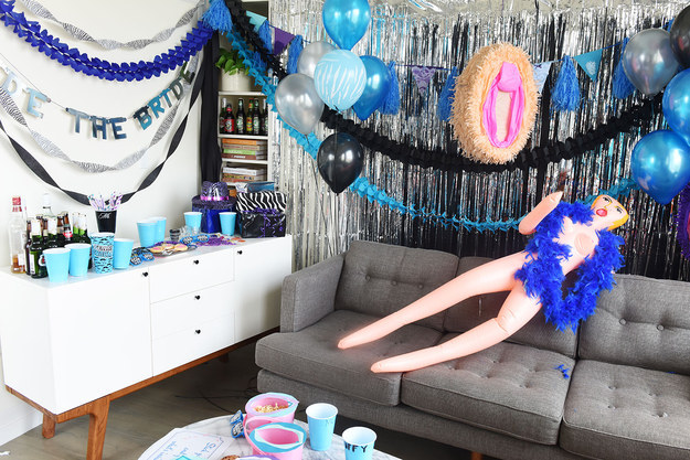 Vaginák mindenhol: így néznének ki a legénybúcsúk, ha a csajok szerveznék meg