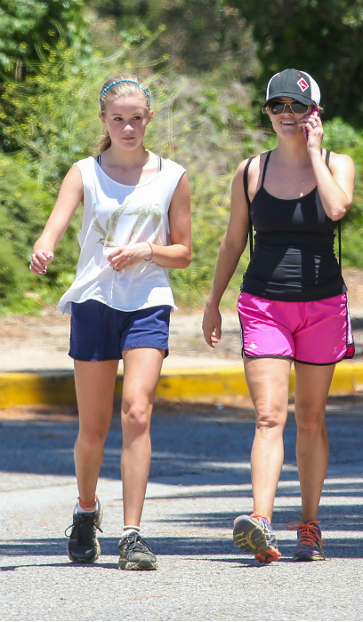 Doktor Szöszinek neveli a lányát Reese Witherspoon Doktor Szöszinek neveli a lányát Reese Witherspoon