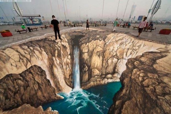 Élethű, 3D rajzok az úttesten