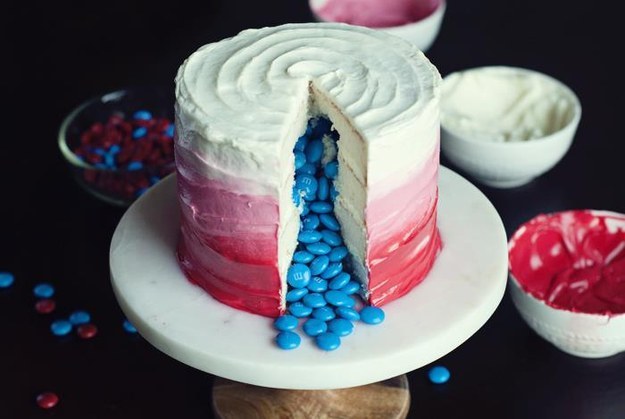 14 színes és ínycsiklandó töltött torta, amit azonnal megkóstolnánk